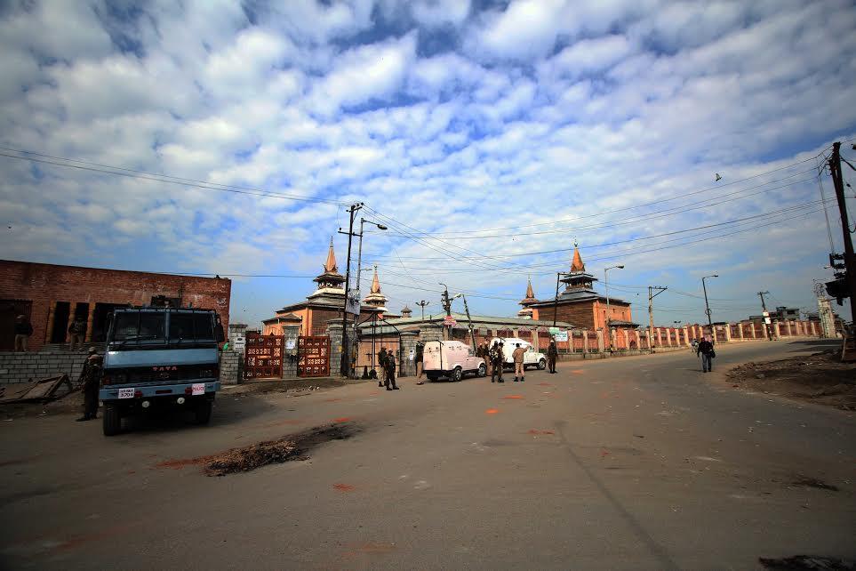 Restrictions to continue in Srinagar on Thursday